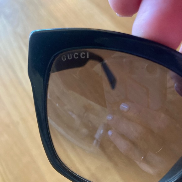 Authentic Black Gucci sunglasses - Picture 4 of 6